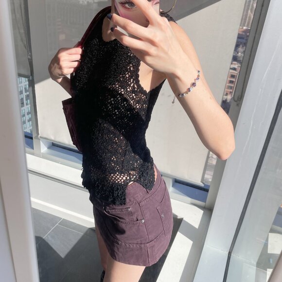 Vintage crochet knitted floral sleeveless tank top in black - Picture 2 of 6